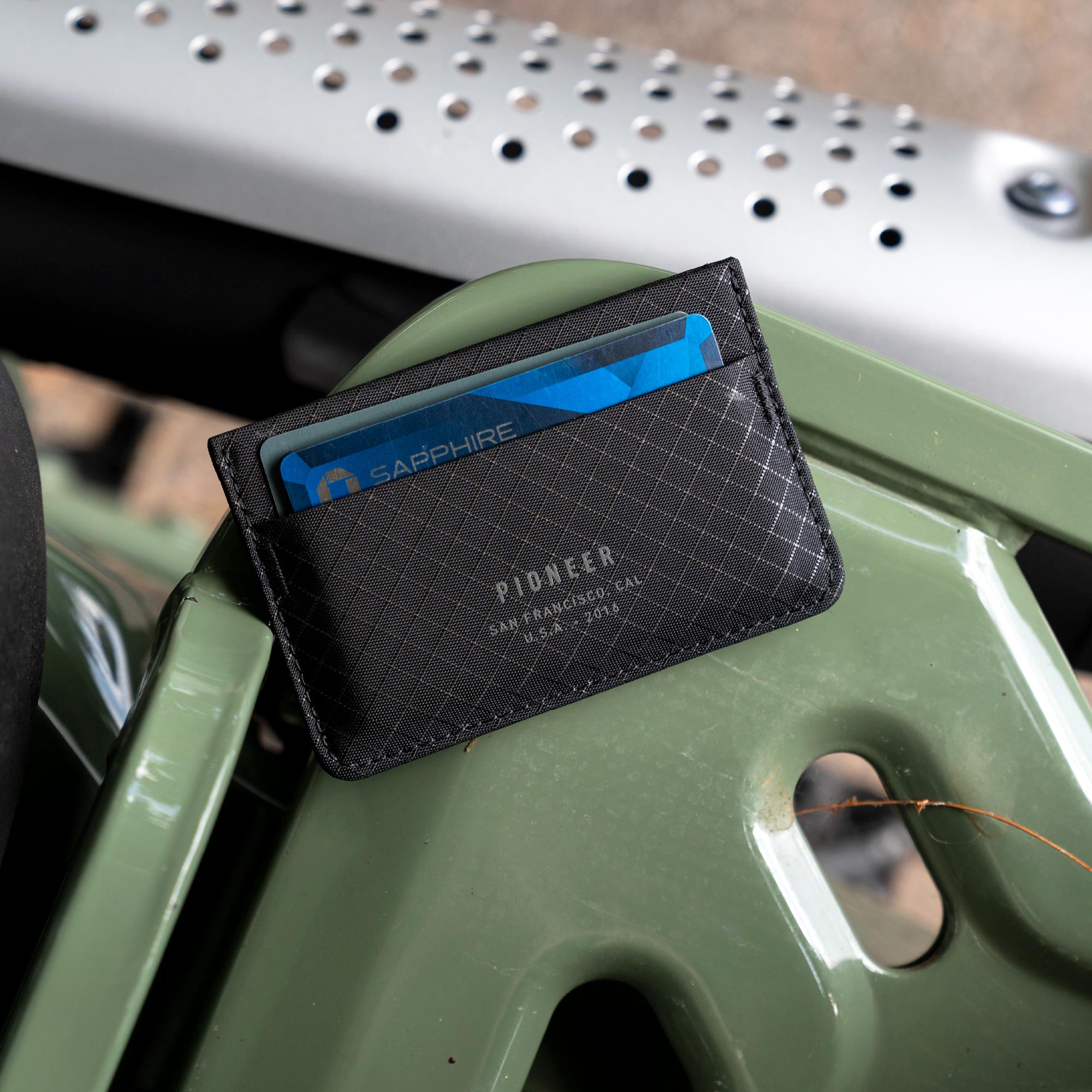 Molecule Cardholder - Pioneer Carry #color_onyx-10xd